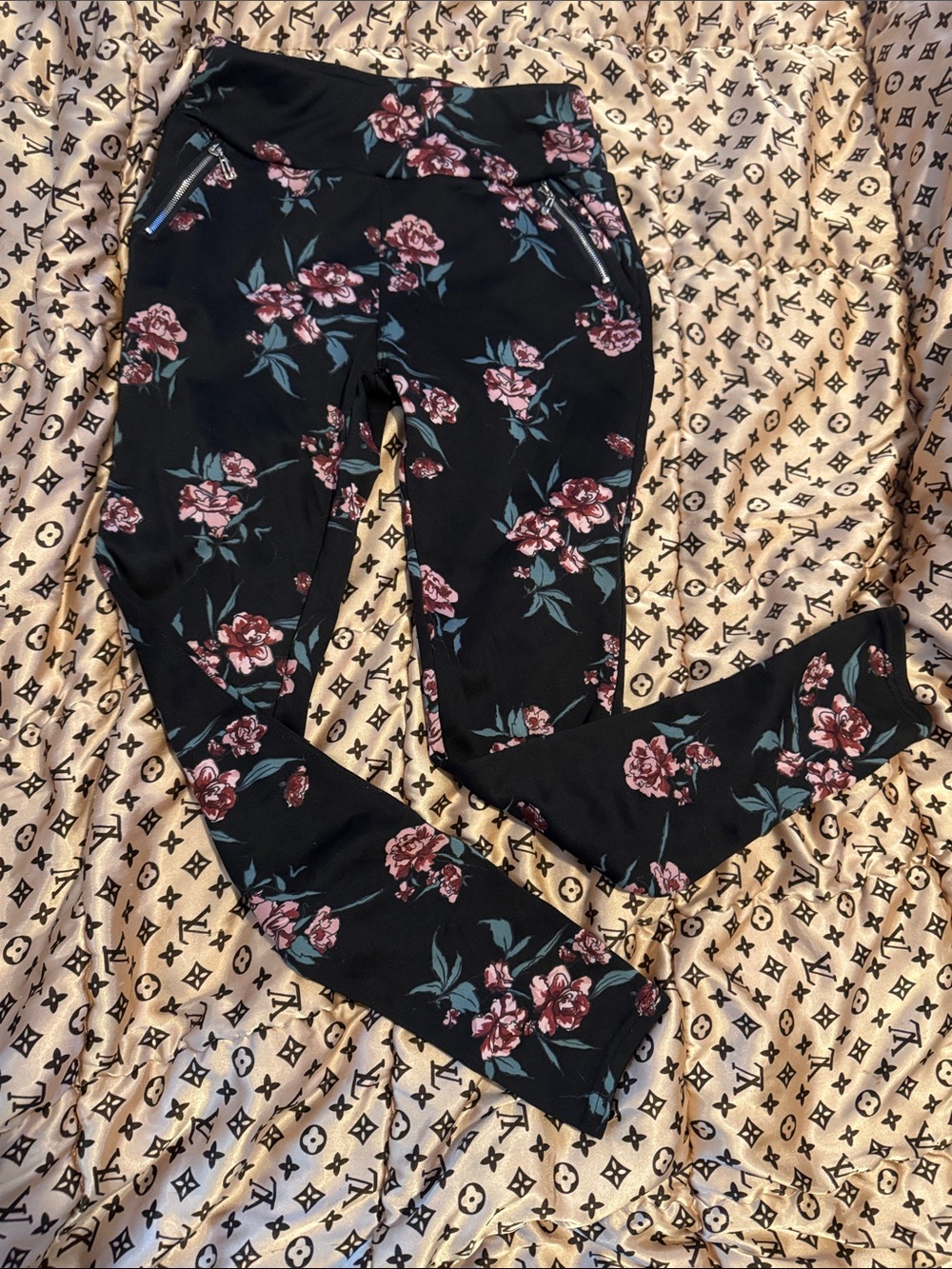 Shosho size M Floral Print Black Leggings
